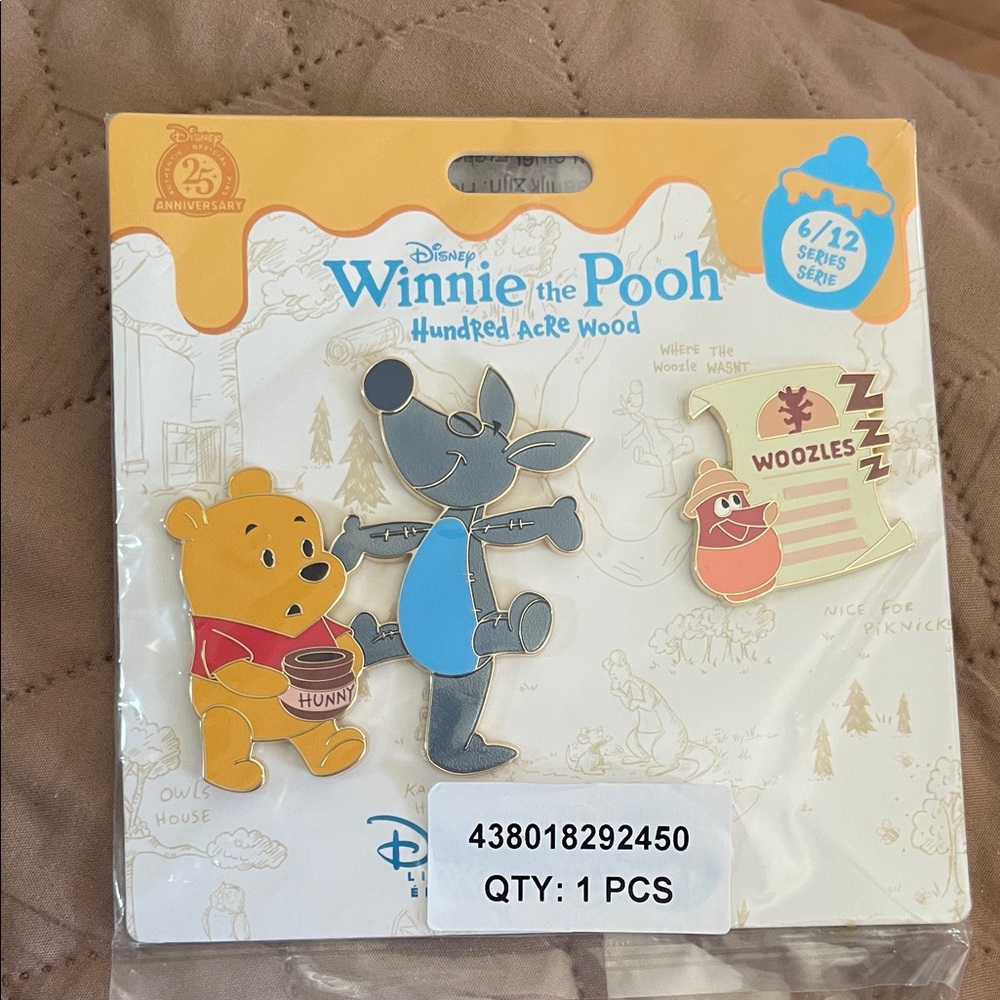 Winnie the Pooh Hundred Acre Woods June/Woozle hard to find NWT Disney Pin